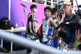 全运进行时丨与苏炳添同场竞技 吉林百米小将陈佳鹏10秒39破省纪录晋级复赛图片