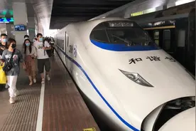 沪宁城际铁路常锡间突发状况，致部分高铁晚点延误视频封面
