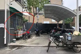 记者帮｜集中充电桩就安在我家窗户下，这合适吗？图片