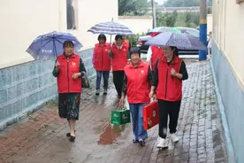 营里镇志愿者陪11位百岁老人过中秋图片