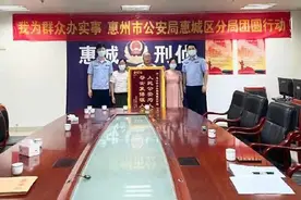 女子与失散23年父母中秋节前相认图片