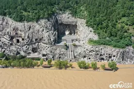 河南洛阳：龙门石窟景区低洼处被淹图片