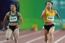 田径——女子百米决赛赛况图片