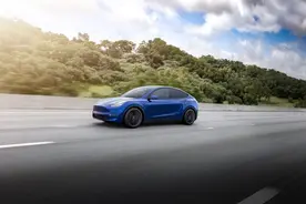 特斯拉云南开放22座服务区超级充电站图片