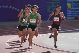 田径——男子800米预赛赛况图片
