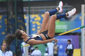 田径——女子跳高决赛赛况图片