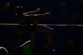 田径——女子跳高决赛赛况图片