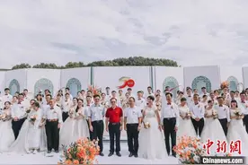 华东交大邀50对校友伉俪重返校园举行集体婚礼图片