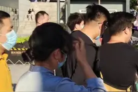 济南凤凰街相亲会开始了，浪漫热情图片