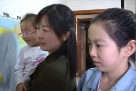 跨越万里的中秋“团圆”｜两年多未见，4岁小女儿藏起捕梦网，看到戴眼镜的就喊“爸爸”图片