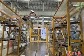 工业机器人“上楼”，空中无人化生产线让这家工厂向上“生长”出500多平方米图片