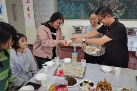 淄博市技师学院师生共度中秋：录制视频为家人送祝福图片