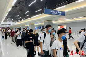 城市圈地铁通行便捷，葛店南站客流排地铁11号线第二位图片