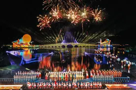夜未央 情渐浓：台胞中秋周庄赏花灯图片