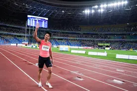 苏炳添谈全运会百米夺冠：这是我最后一次全运会，必须拿这个冠军图片