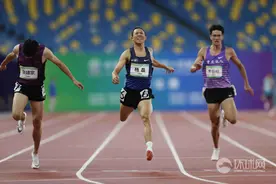 「图集」全运会男子400米决赛，四川队杨磊以45秒54夺得冠军图片