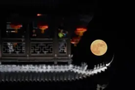 今夜，我们同赏一轮月图片
