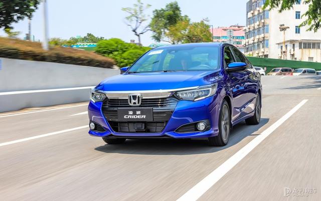 新款凌派大变样，车机好用极了，百公里也才4个油！但1.0T三缸...