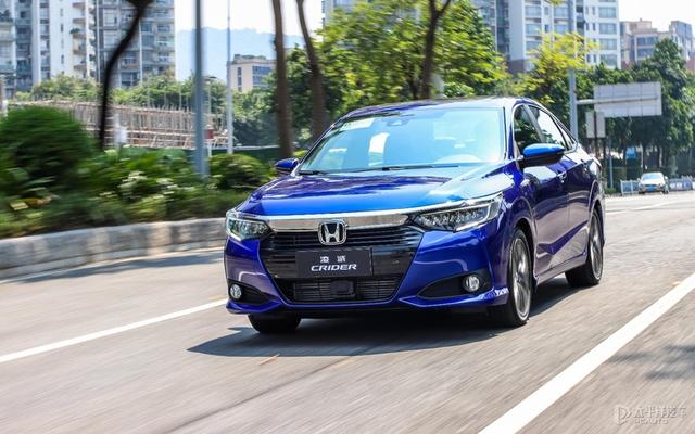 新款凌派大变样，车机好用极了，百公里也才4个油！但1.0T三缸...