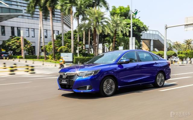 新款凌派大变样，车机好用极了，百公里也才4个油！但1.0T三缸...