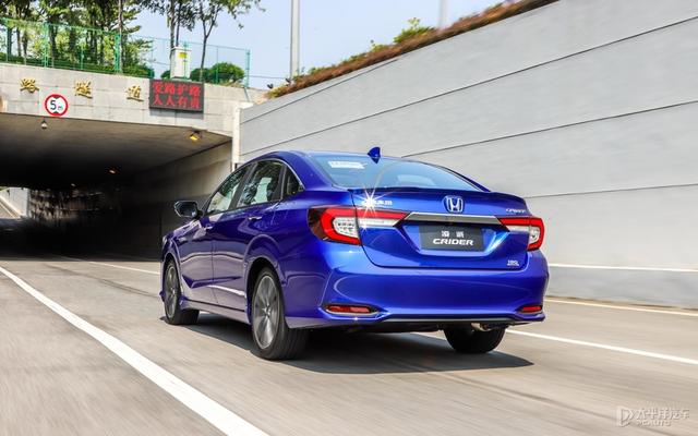 新款凌派大变样，车机好用极了，百公里也才4个油！但1.0T三缸...