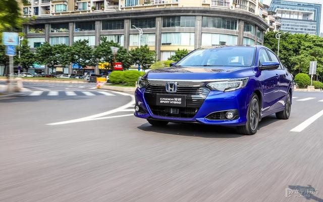 新款凌派大变样，车机好用极了，百公里也才4个油！但1.0T三缸...