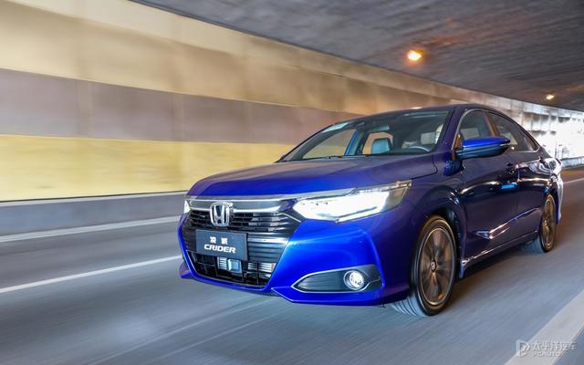 新款凌派大变样，车机好用极了，百公里也才4个油！但1.0T三缸...