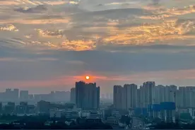 今晨成都的天空，美不美你自己看图片