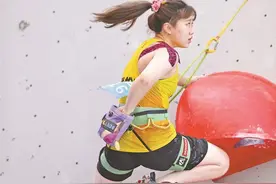 全运会深圳小将张悦彤攀岩摘金 为广东攀岩成年女子全能赛历史上首金图片