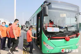 潍坊公交票价全面进入“一元时代”走笔图片
