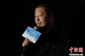 贾樟柯携新作《一直游到海水变蓝》“回家团圆”图片