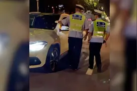 山东滨州交警回应查酒驾未做测试直接放行：确实存在执法不严视频封面