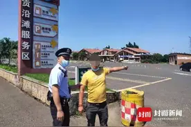 货车司机夜间停车服务区，突发邪念偷窥女厕图片