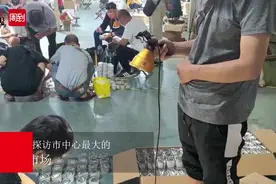 市中心最大蟋蟀交易市场，上海爷叔摆摊头卖本地油葫芦，白相蟋蟀也算是一种文化？图片