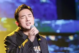 中秋佳节吕方《弯弯的月亮》惊艳开唱，网友感叹：那个唱片时代的巨星又回来了图片