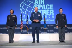 美国太空军揭晓新制服图片