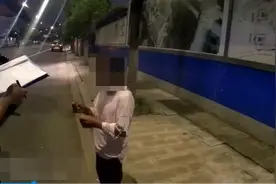 “三年了，我们姐弟终于团聚，谢谢你们！”老人千里寻亲流落萧山街头，幸亏遇见他们图片