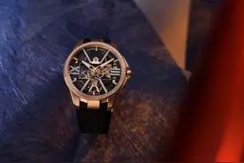 这款将近30万的镂空表 足以让人一见倾心图片