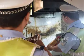 惊险！玉林一大排档突然浓烟滚滚，交警走进发现这一幕图片