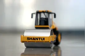 黄河好声音 | 无人驾驶进化记：从第一代800米遥控推土机到最新5G无人驾驶推土机图片