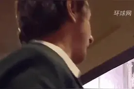 美国老兵当众怒斥小布什：“你这个杀人犯，你必须道歉！”图片