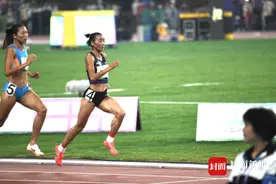全运会女子800米决赛：四川凉山女孩胡志英获铜牌图片