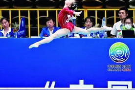 体操女子团体决赛：每一道弧线都是拼搏的注脚图片