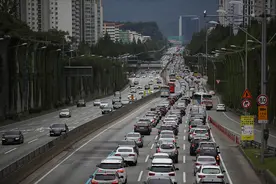 节假日韩国高速路垃圾骤增，平均每天产生46吨垃圾图片