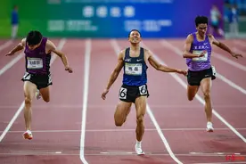 新“飞人”！45秒54，26岁四川小伙杨磊全运会田径400米夺冠图片