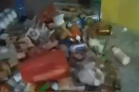 贵州一学校地上垃圾桶旁堆满月饼！校方回应：因考虑食品安全问题，禁止带入图片