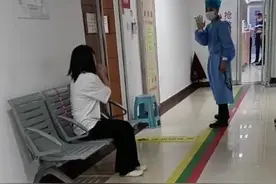 中秋节孩子被父母锁车里一天，送医时已无生命体征，警方介入图片