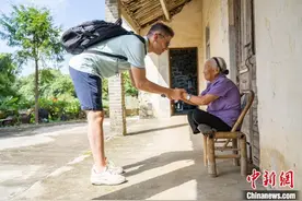 老外看中国：跟着浙江宁海“功夫奶奶”学武术图片