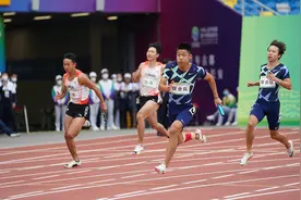 田径——男子4X100米接力预赛赛况图片
