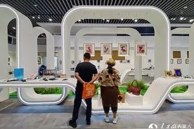 国家典藏美术作品展协同“内蒙古刺绣礼物”大赛在内蒙古美术馆开幕图片